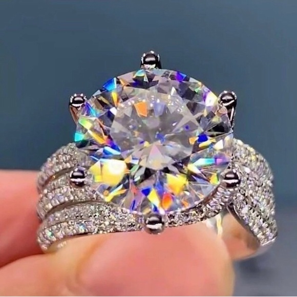 New Certif 5 ct .t.w Moissanite Diamond Solitaire Luxury Engagement Ring - Picture 1 of 10